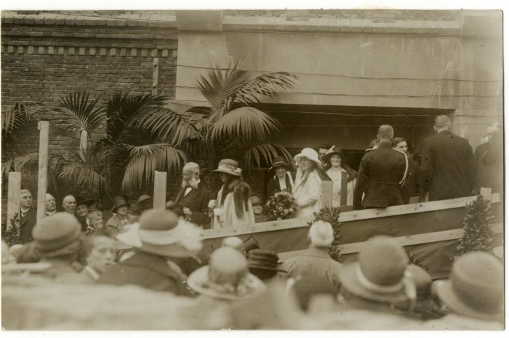 HGA001040361-Kempstraat, prinses Juliana legt de eerste steen voor de Julianakerk-1924