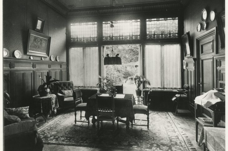 Nassauplein 30, de eetkamer van het echtpaar J.M. Pijnacker Hordijk-Wieseman in 1905.
Haags Gemeentearchief